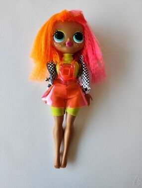 L.O.L. Surprise! 560579E7C Top Secret Neonlicious Doll 9.5" tall